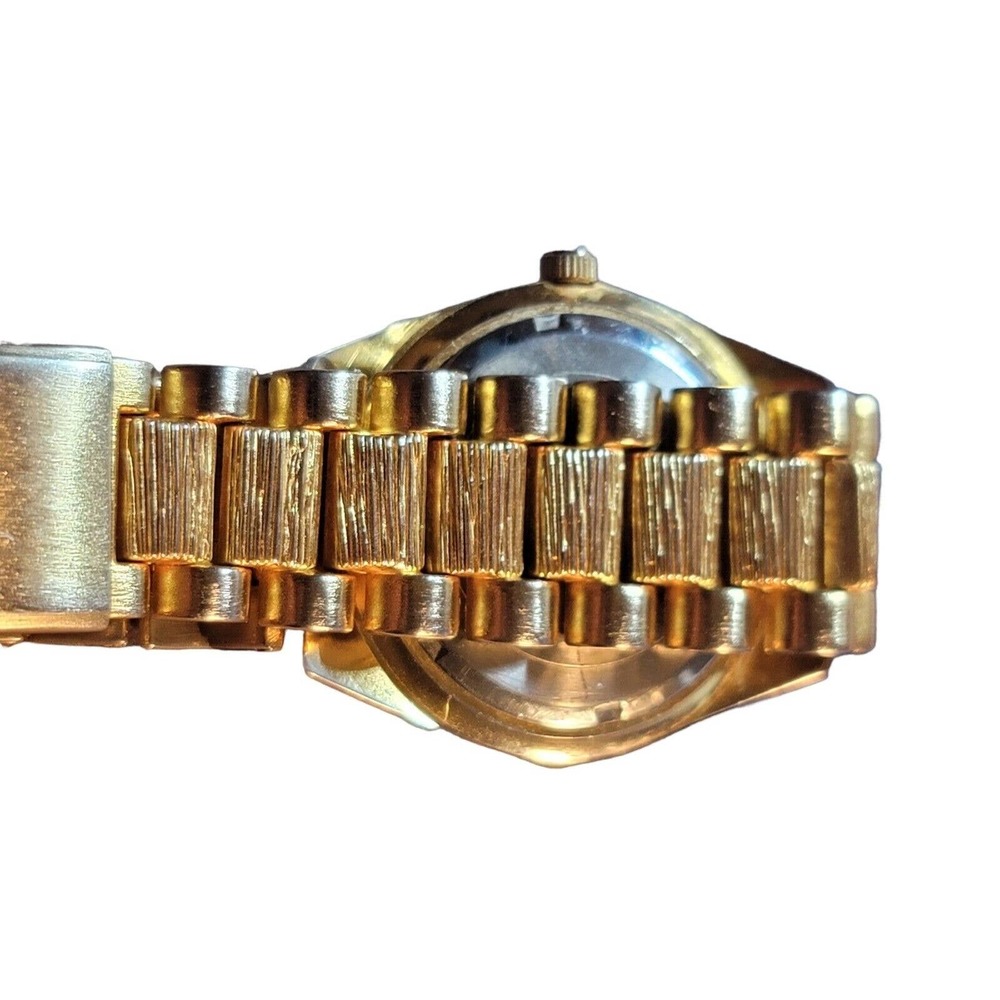 Mens 40mm Geneva Quartz Watch Gold Tone Day Date Beautiful Crystals New Battery - Picture 3 of 7